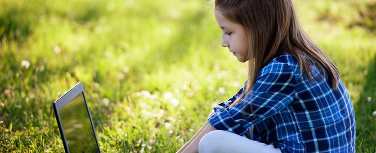 Tech use in Outdoor Classroom Day